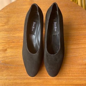 Neiman Marcus NWOB black suede pump 6.5B